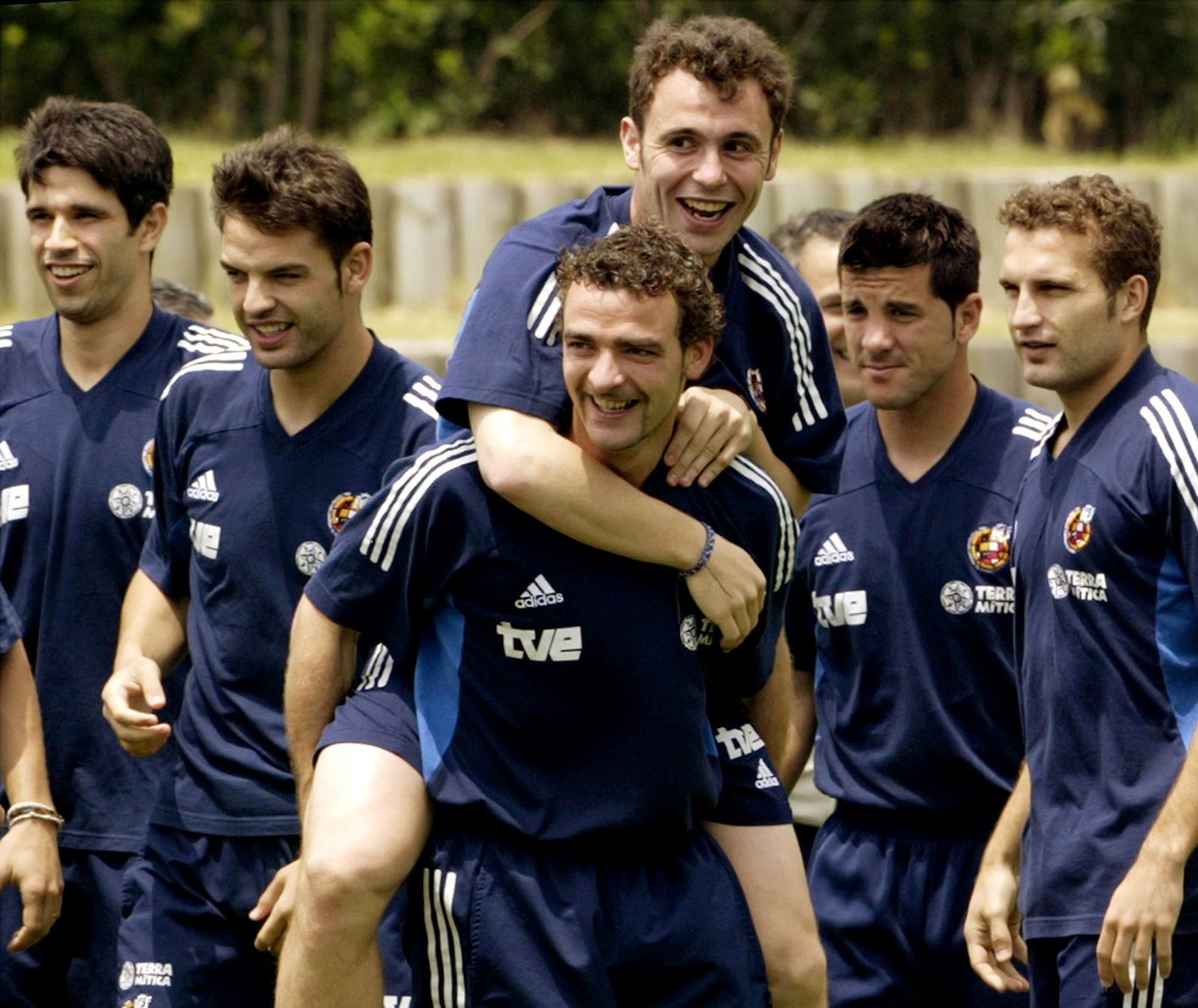 Empezando por la derecha, primeros Rubén Baraja y Koke Contreras, durante un entrenamiento con España.