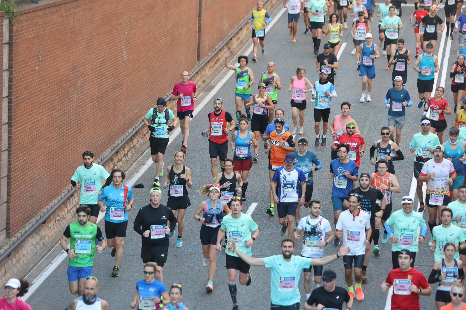 Búscate en la Zurich maratón de Sevilla