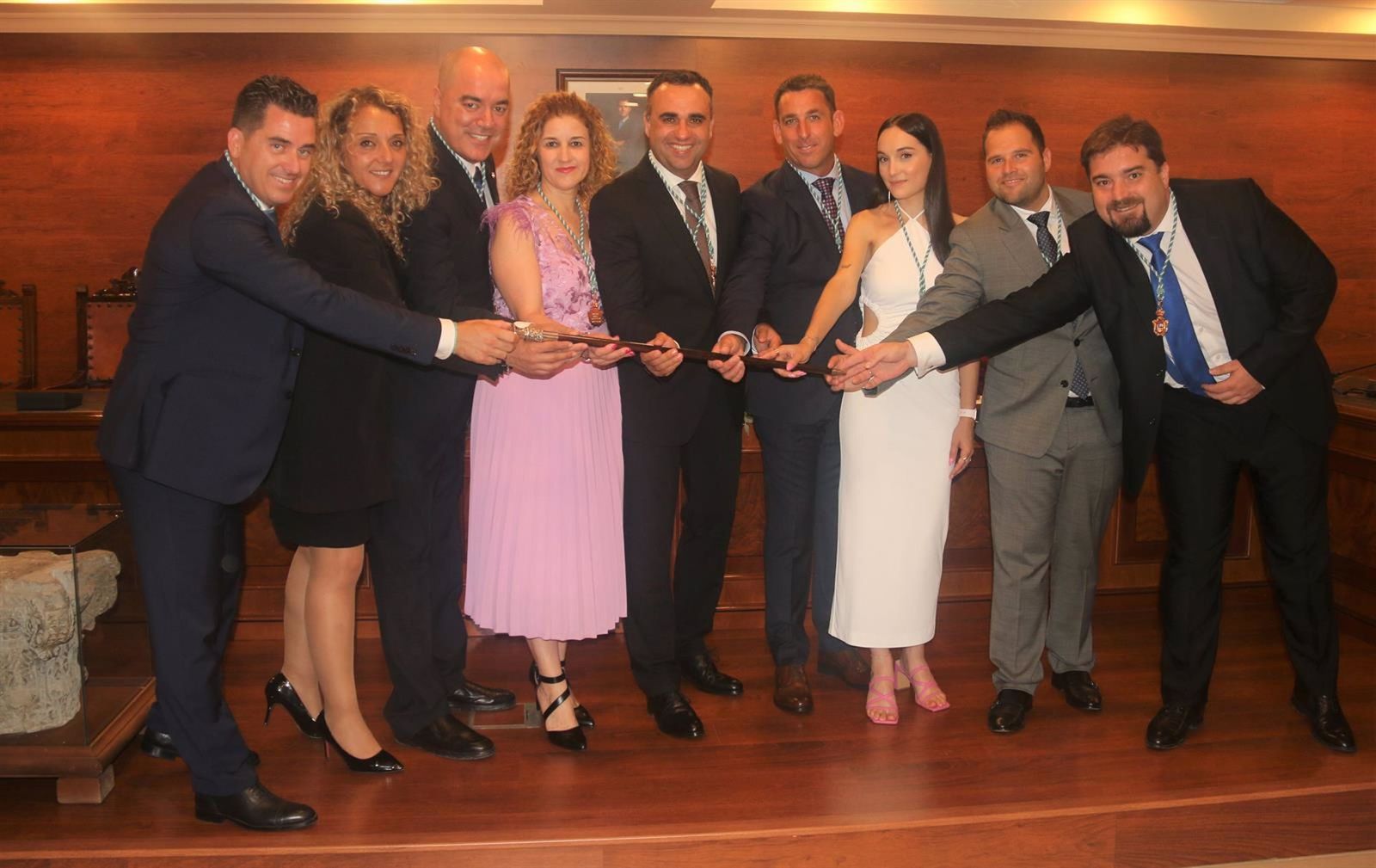 Gustavo Salas Carazo, tercero por la izquierda en la imagen de archivo, en el inicio del mandato municipal en Alhendín, con el alcalde del municipio, Francis Rodríguez, en el centro