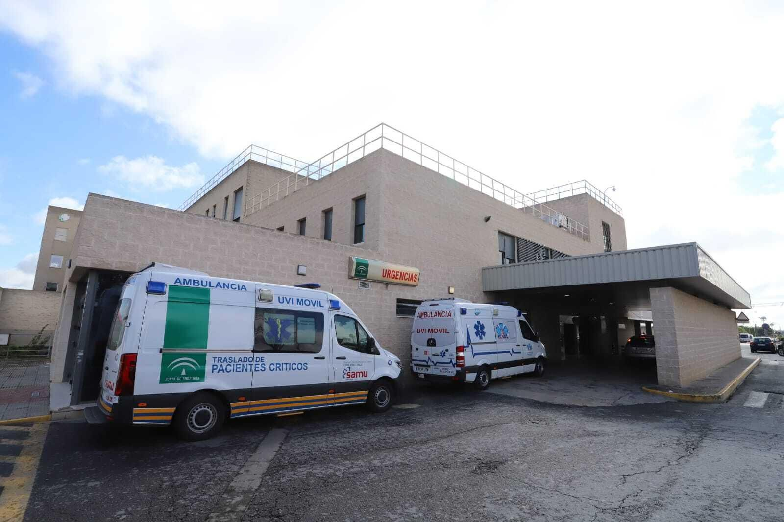 Puerta principal de acceso a Urgencias del Juan Ramón Jiménez