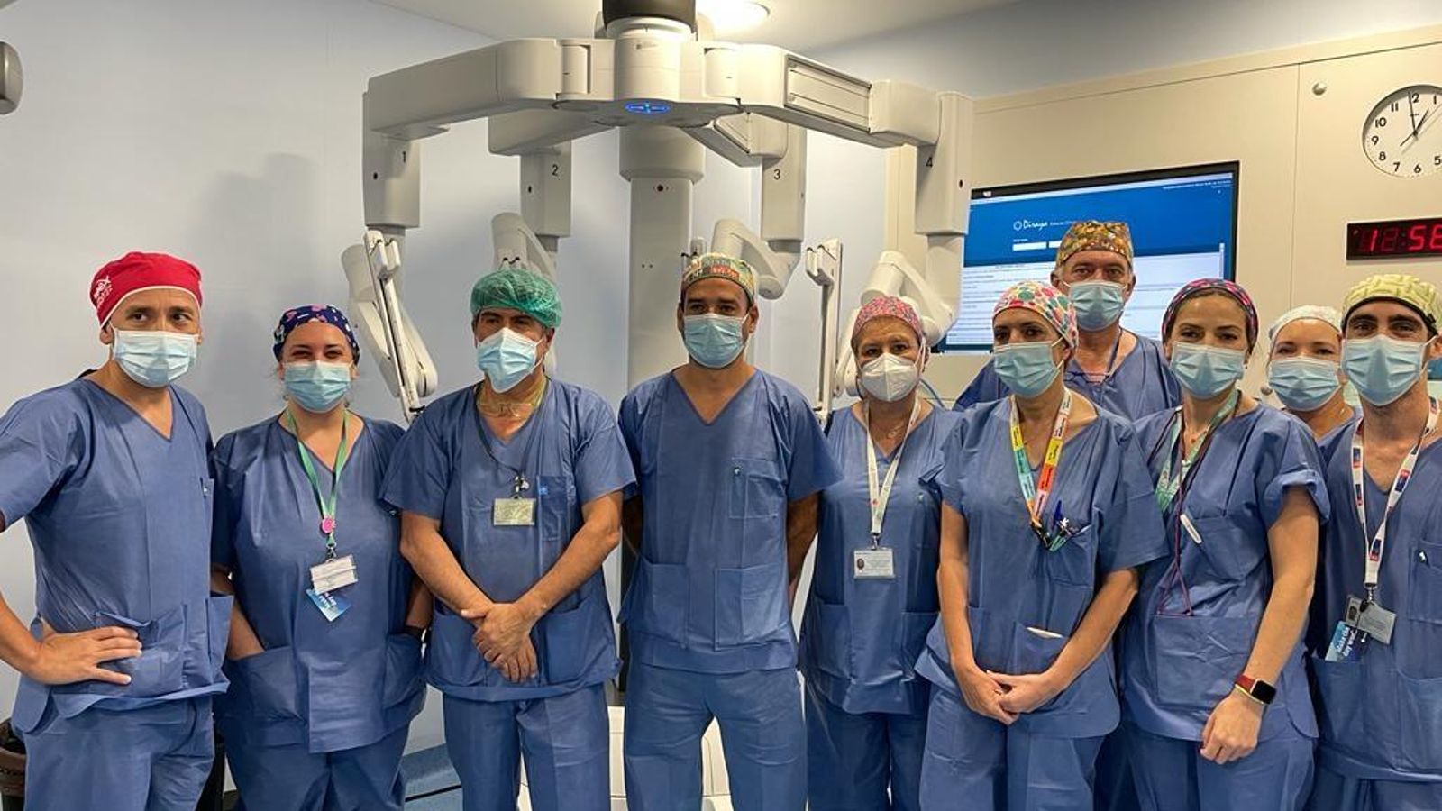 Equipo de cirugía robótica pediátrica del Hospital Reina Sofía. Equipo de cirugía robótica pediátrica del Hospital Reina Sofía.