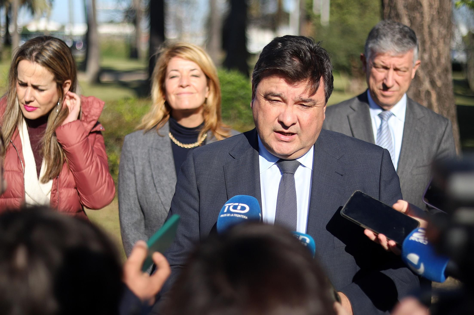 Imágenes del convenio entre Cepsa, Enagás Renovable y Alter Enersun para impulsar la descarbonización de la industria local y el transporte