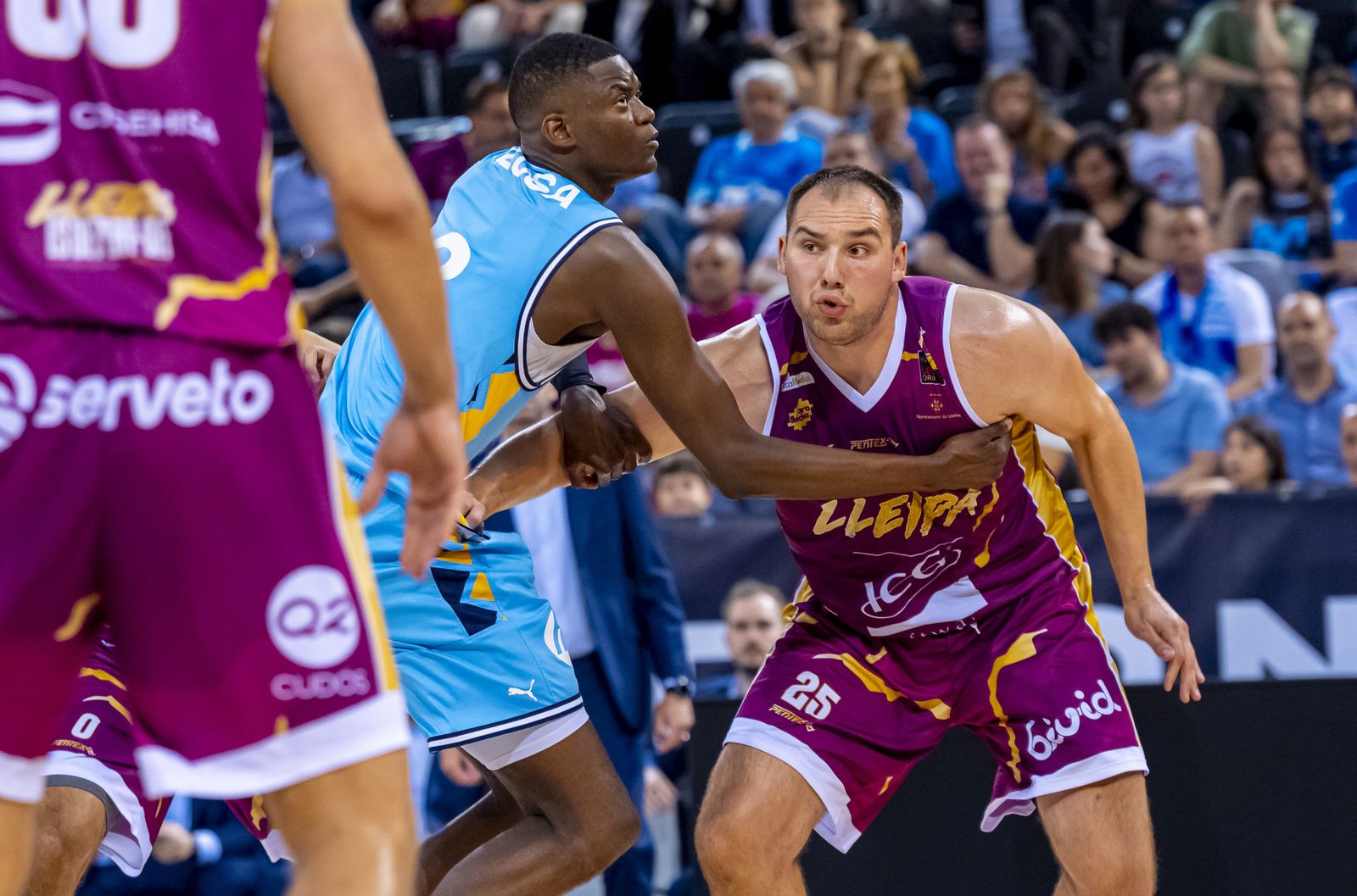 Nzosa, durante el Estudiantes-Lleida