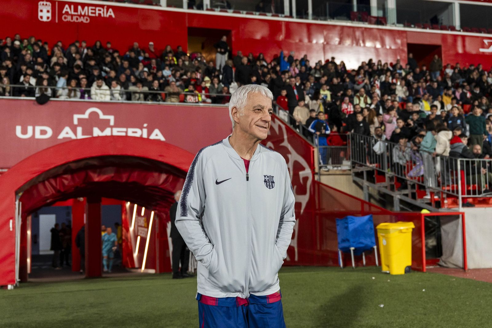 Fotogalería del partido homenaje a Guillermo Blanes entre los veteranos de la UD Almería y el FC Barcelona