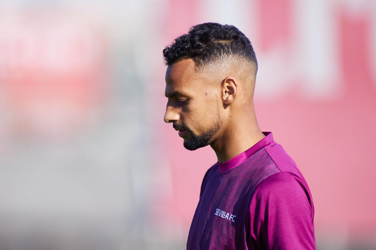 Djibril Sow durante un entrenamiento con el Sevilla.