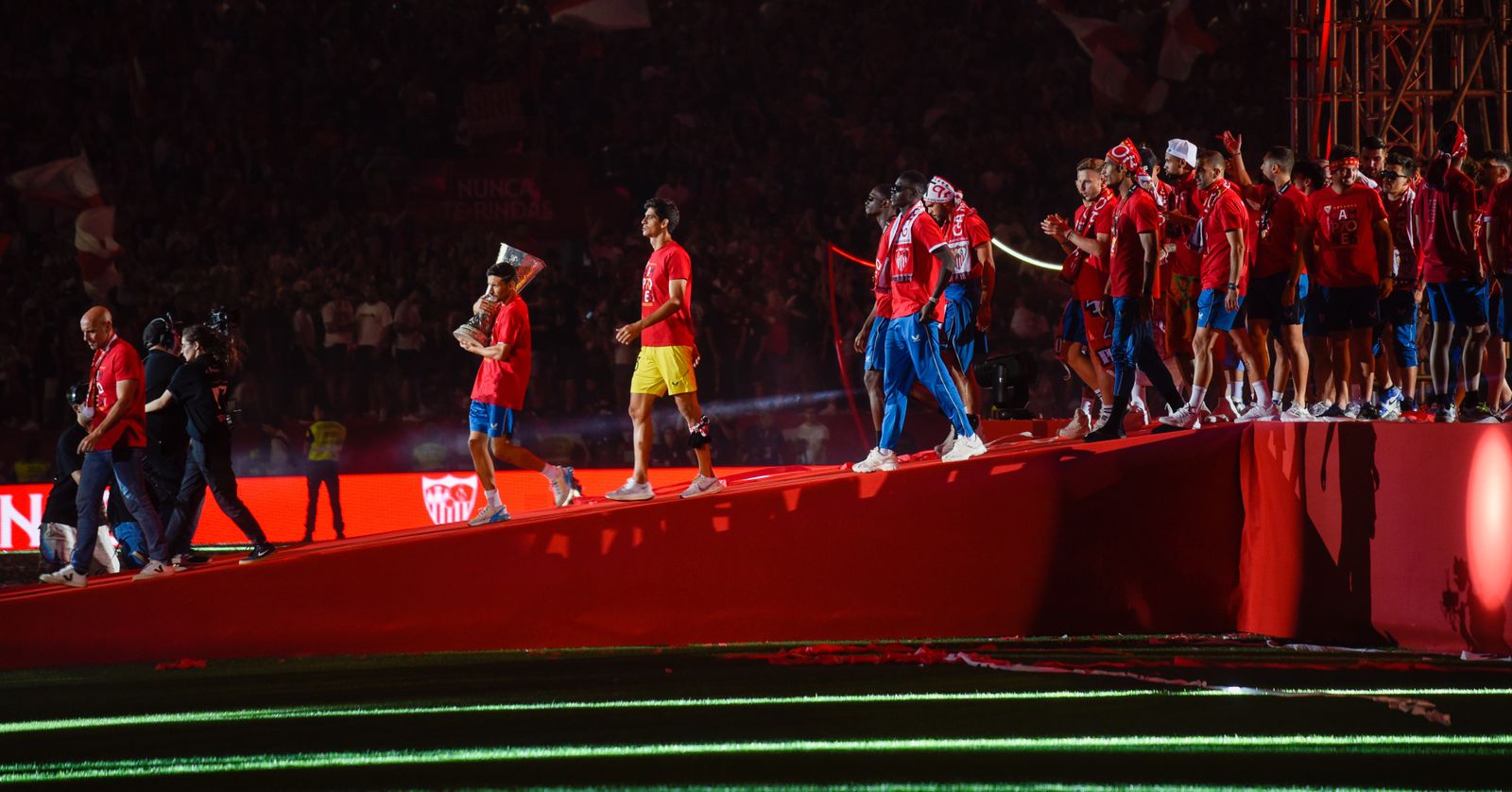La celebración del Sevilla en el Ramón Sánchez-Pizjuán, en imágenes