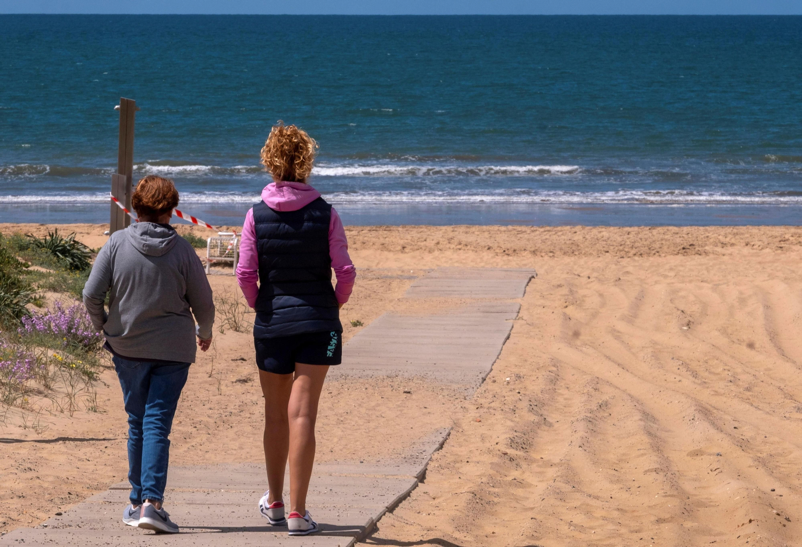 Huelva, Cádiz y Almería tendrá las playas operativas desde este lunes.