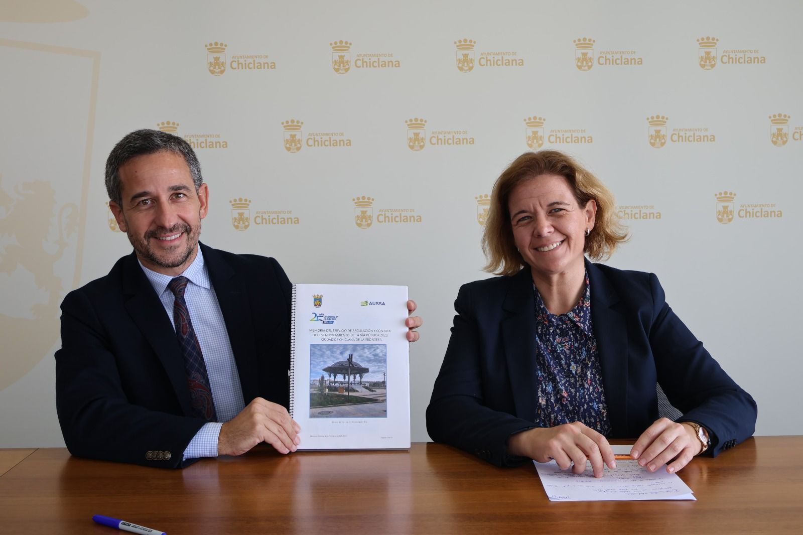 José Vera y Manuela Pérez hacen un balance de la zona azul en la ciudad.