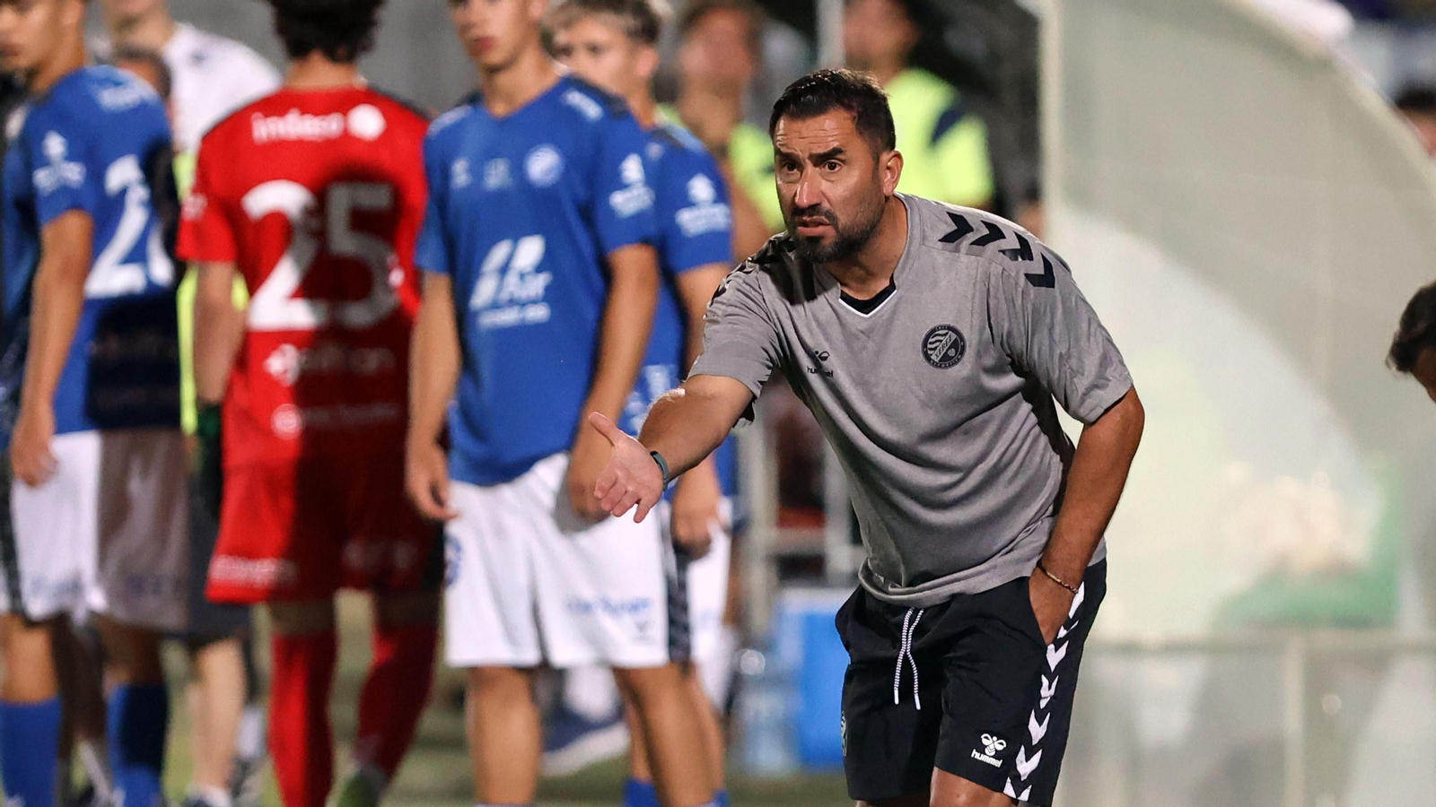 Imágenes del Trofeo de la Copa y la Venencia entre el Jerez Industrial y el Xerez DFC