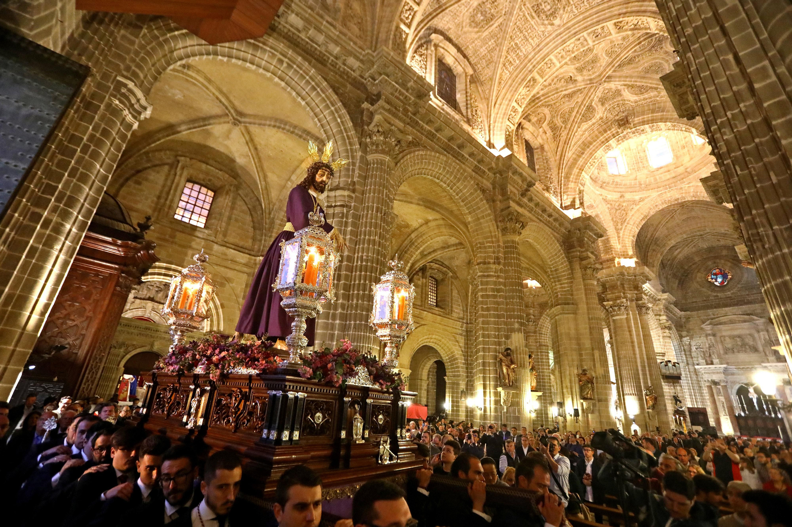 Imágenes del Vía Crucis de la Unión de Hermandades