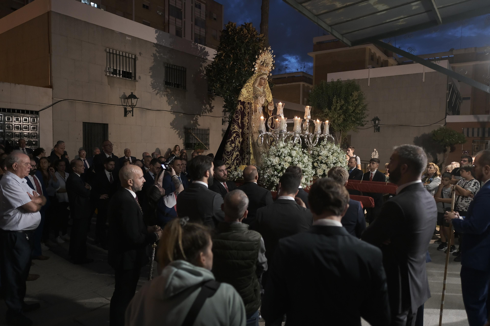 Las imágenes del rosario vespertino de la Virgen del Rosario de San Pablo