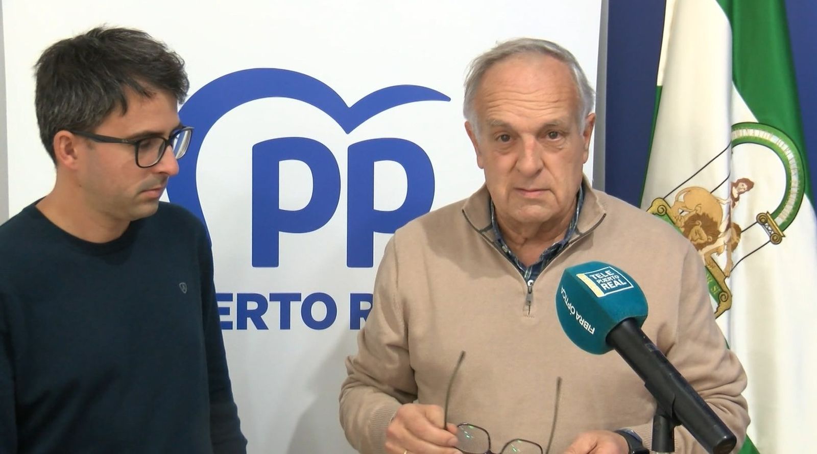 Vicente Fernández, presidente del PP de Puerto real, en rueda de prensa