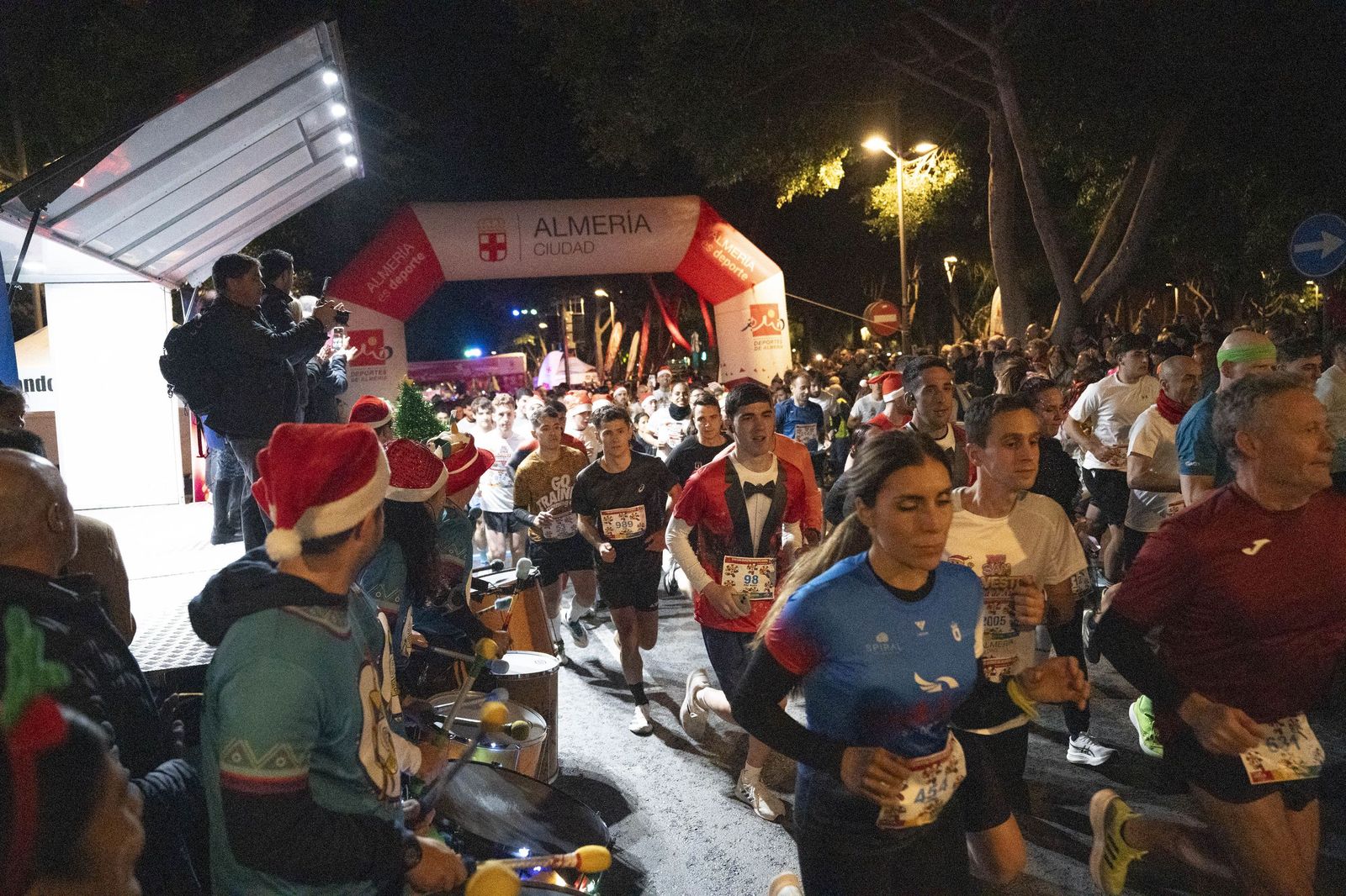 Almería corre y celebra su memoria olímpica en una San Silvestre de récord