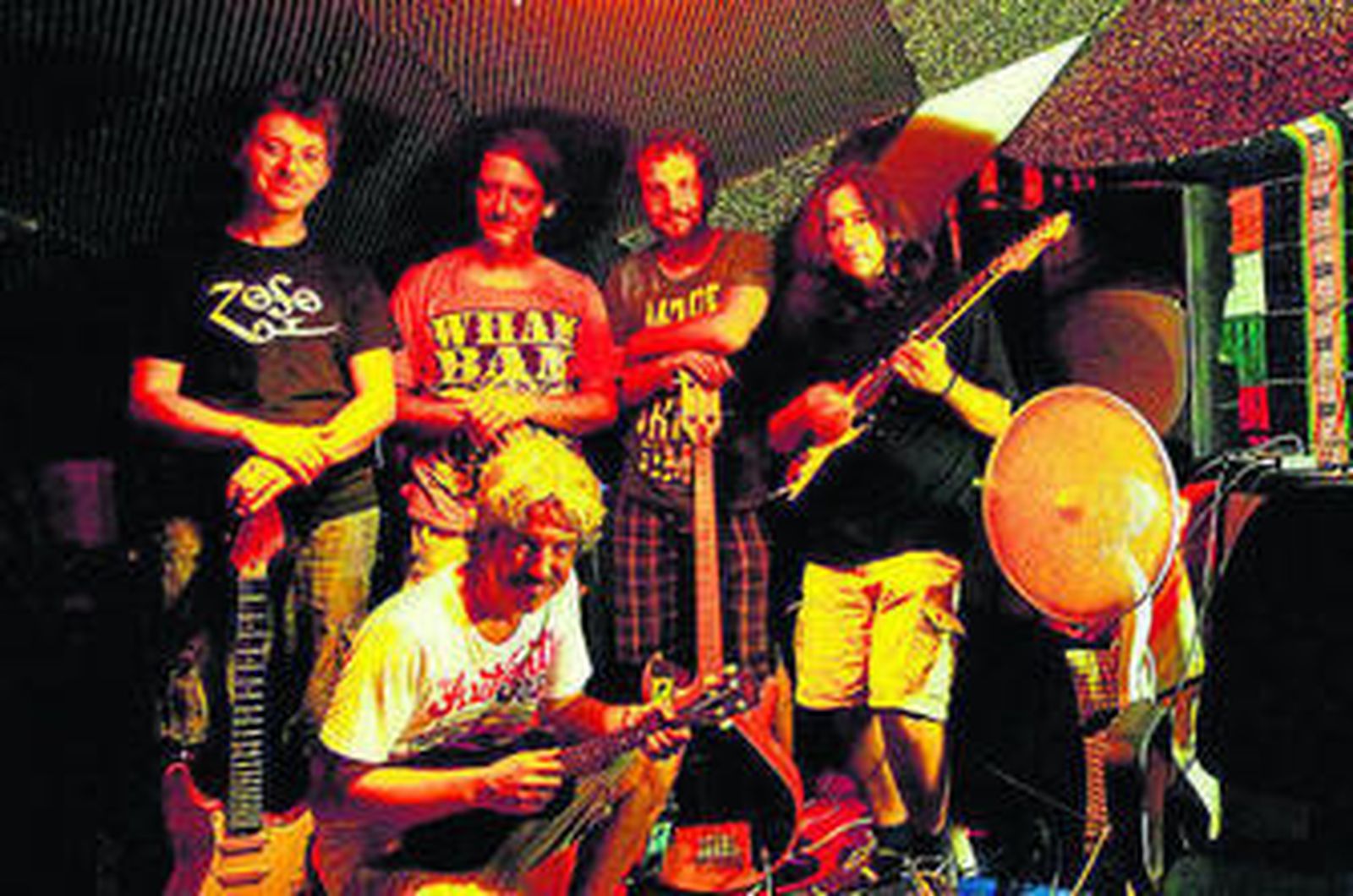 Actual formación de Bantastic Fand con Nacho Para (agachado).