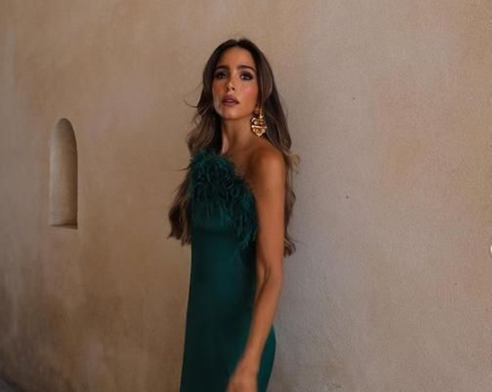 El vestido de plumas de Zara que las invitadas con más estilo agotan sin parar.