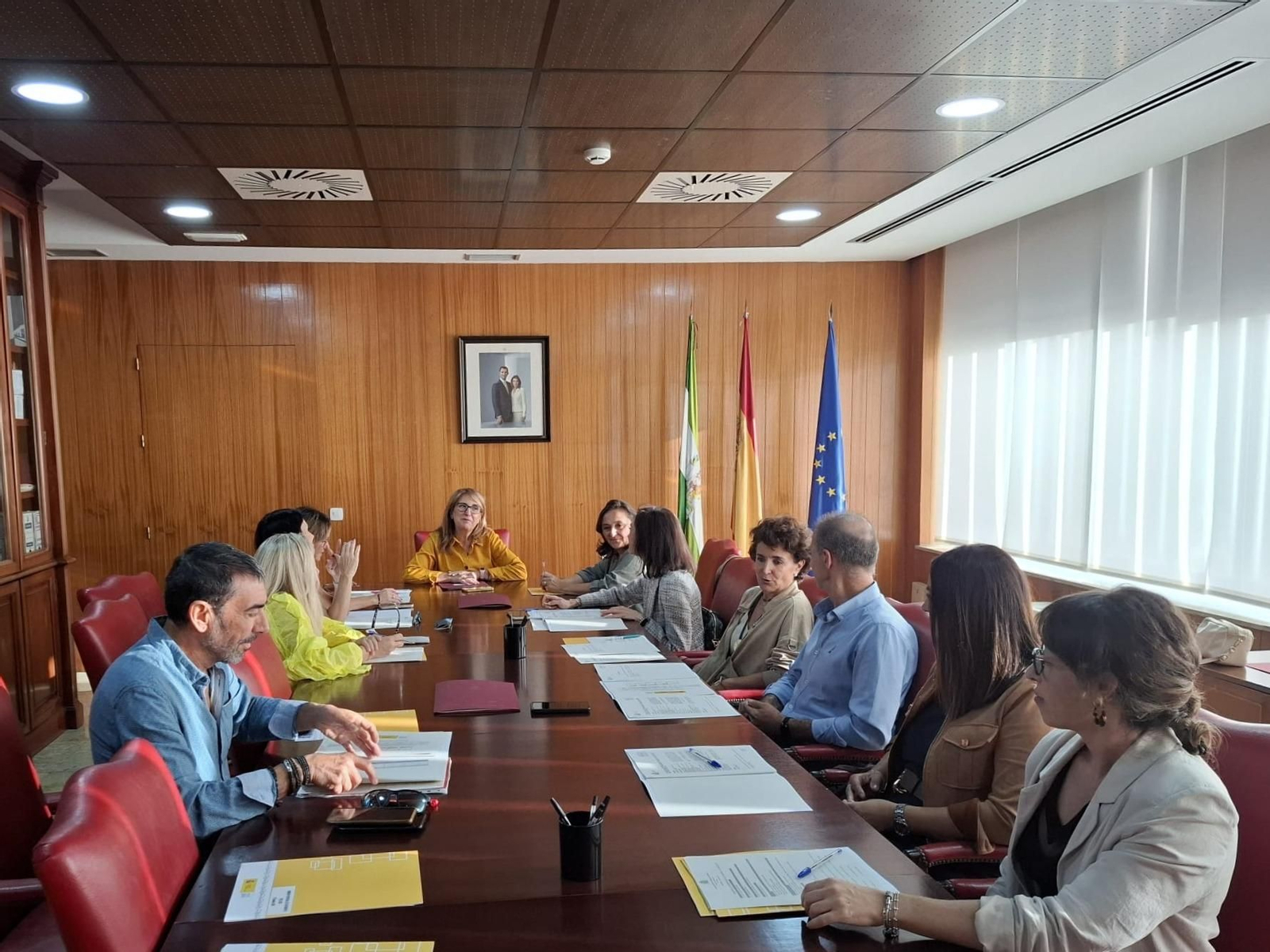 La subdelegada del Gobierno, Ana López, preside la comisión del PFEA.