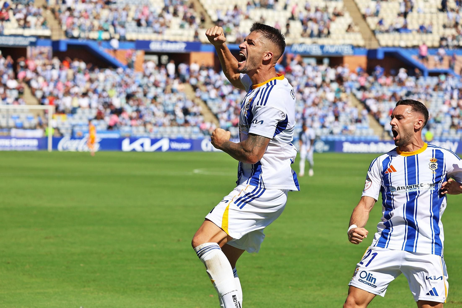 Caye Quintana celebra con rabia su segundo gol al Lorca Deportiva.