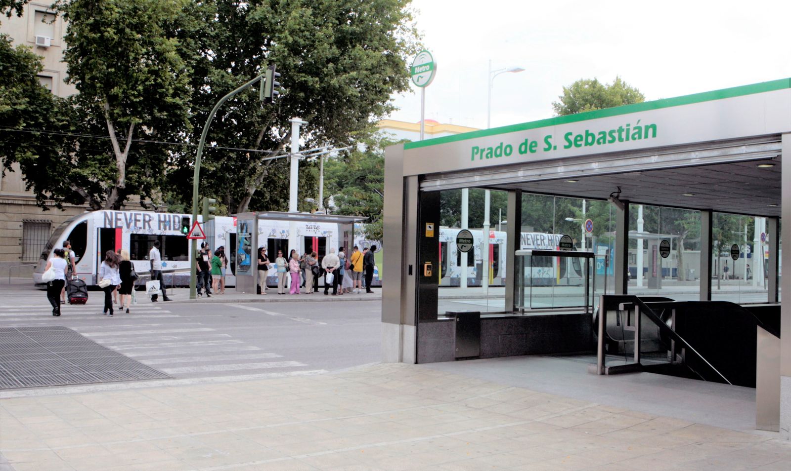 Exterior de la estación del Prado del Metro de Sevilla.