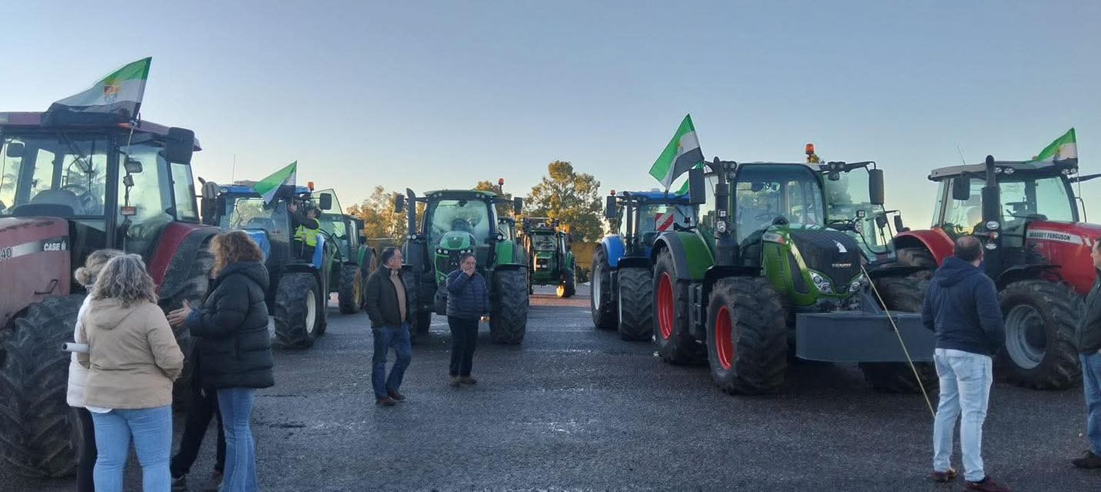 Tractores concentrados en el municipio pacense de Granja de Torrehermosa la semana pasada.
