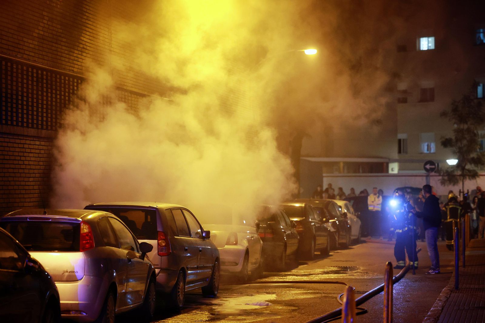 Incendio en un garaje en la calle Parlamento de Cádiz