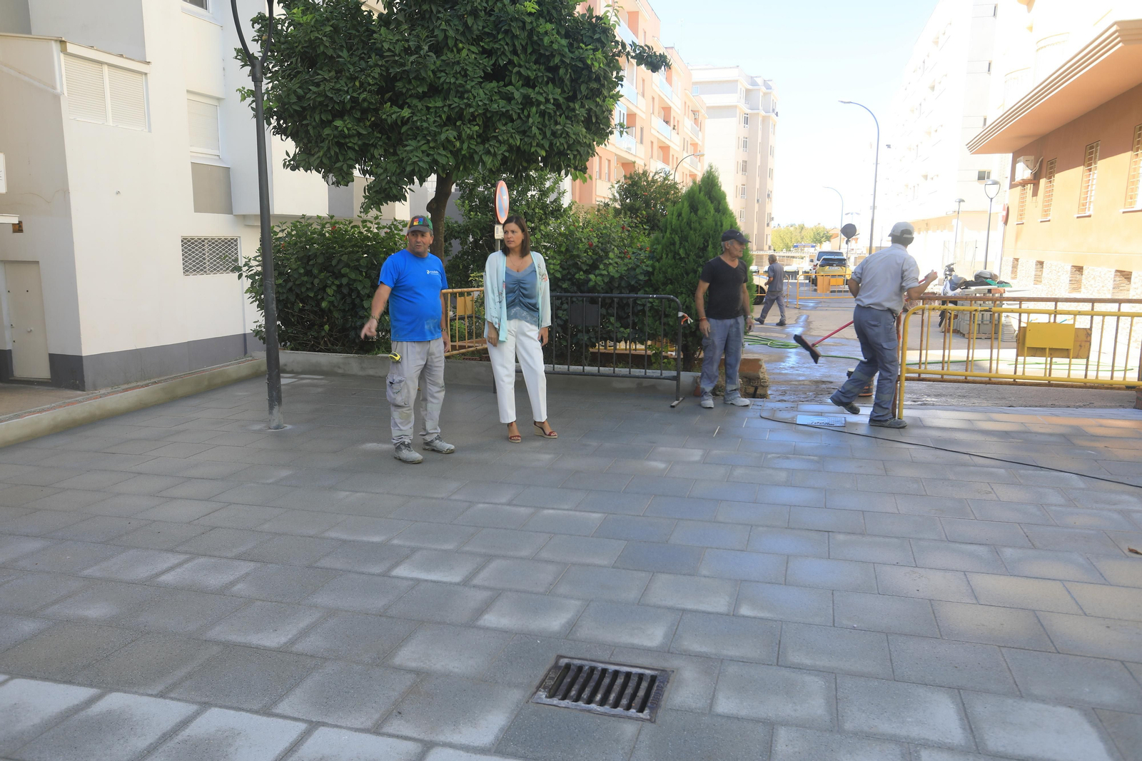 La alcaldesa en las obras de la calle Torpedera.