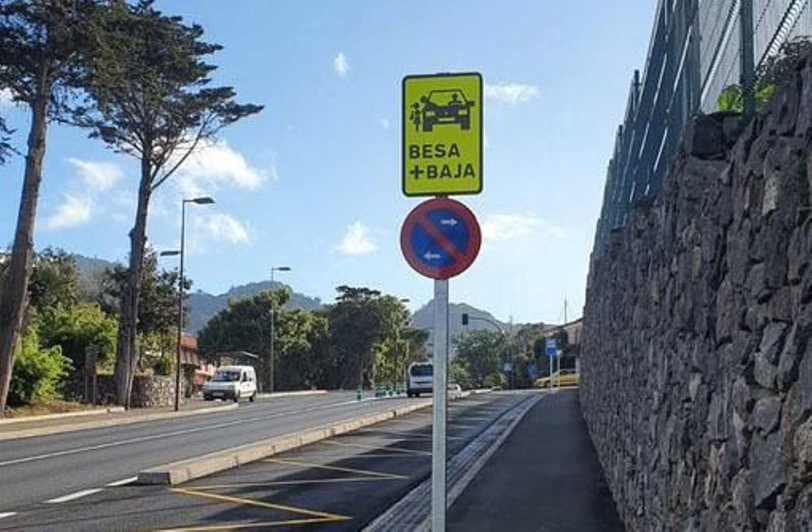 Besa y baja, la señal que apela a los sentimientos en los colegios Besa y baja, la señal que apela a los sentimientos en los colegios