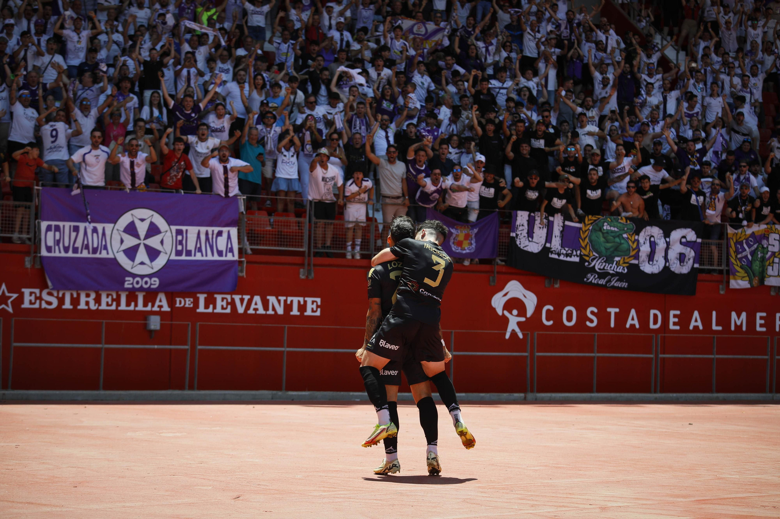 La afición lagarta tiñe de blanco y morado el Power Horse Stadium, en imágenes La afición lagarta tiñe de blanco y morado el Power Horse Stadium, en imágenes
