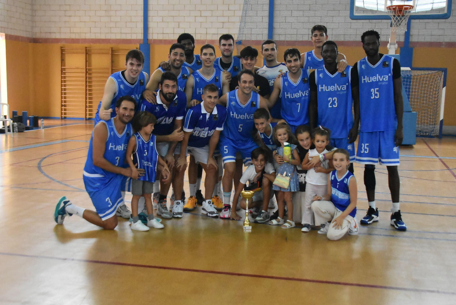 Ciudad de Huelva, tras ganar el Torneo 30 Aniversario del CB La Palma.