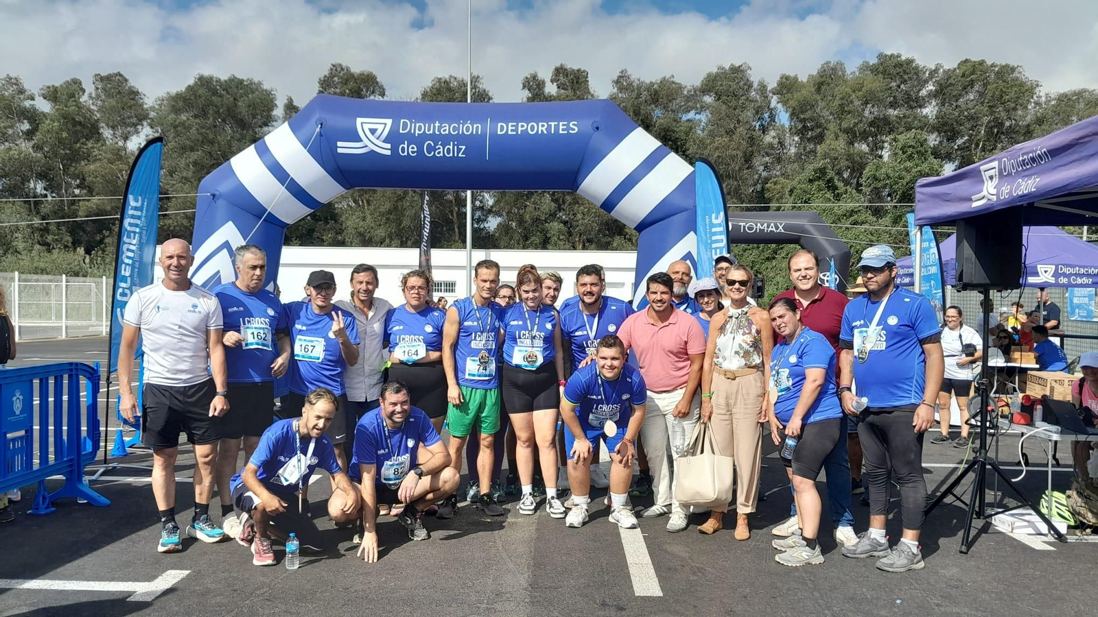 Participantes en el I Cross Inclusivo ESTAL Parques del Estrecho.