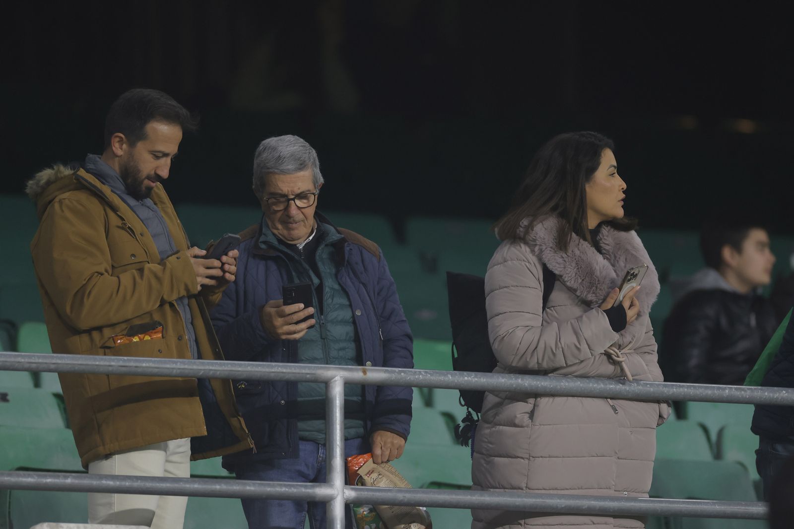 Búscate en las fotos del Betis-Barcelona