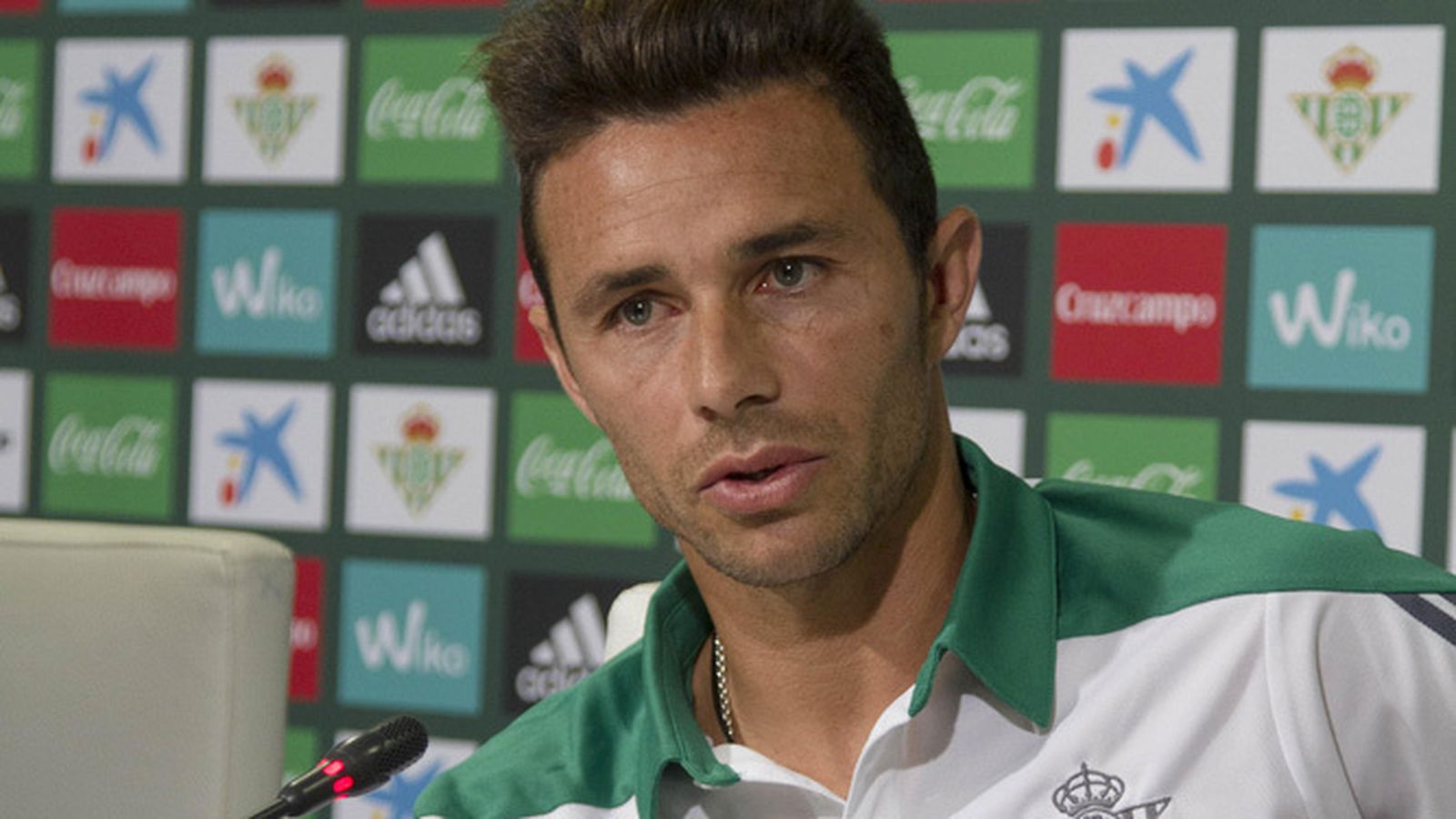 Rubén castro en sala de prensa.