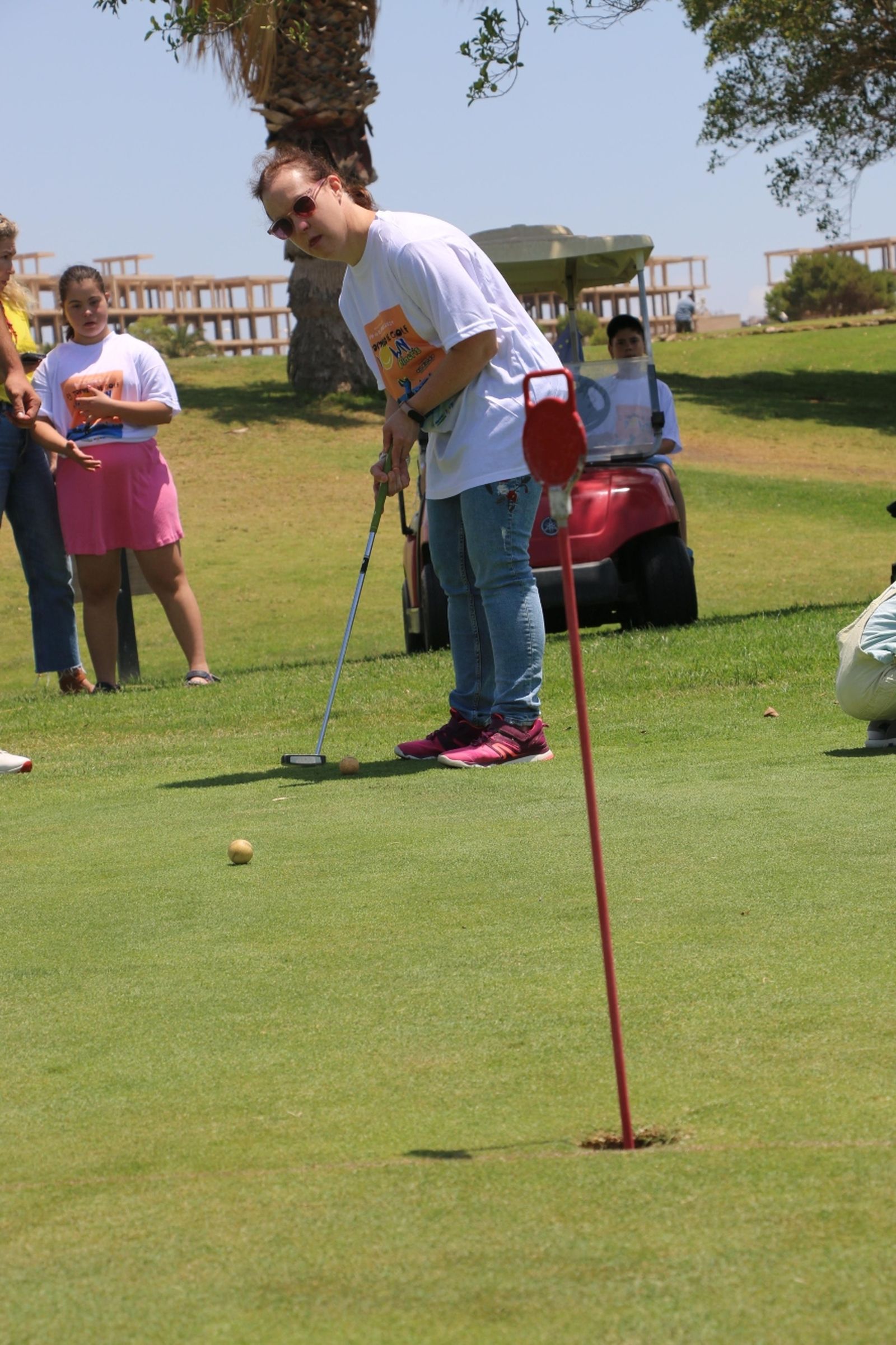 Foto de archivo del clínic de iniciación al golf para los chicos y chicas de ASALSIDO del pasado año.