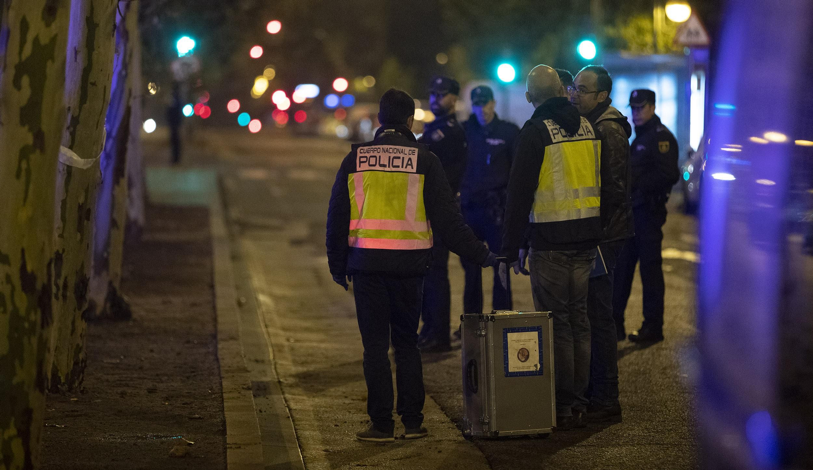 Fotos del suceso ante la comisaría de la Policía Nacional en Nervión