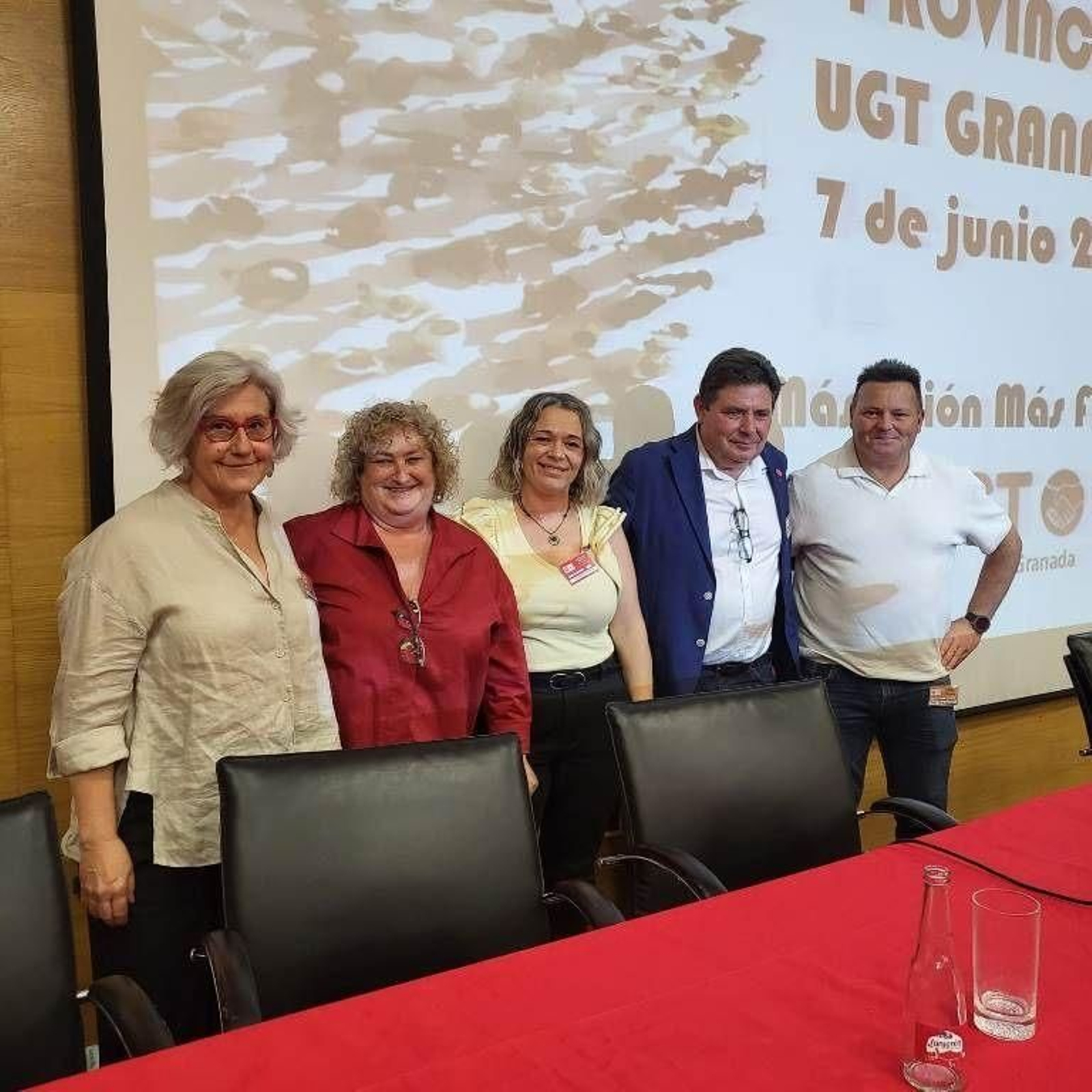Gutiérrez (segundo por la derecha) junto al resto de la dirección de UGT Granada