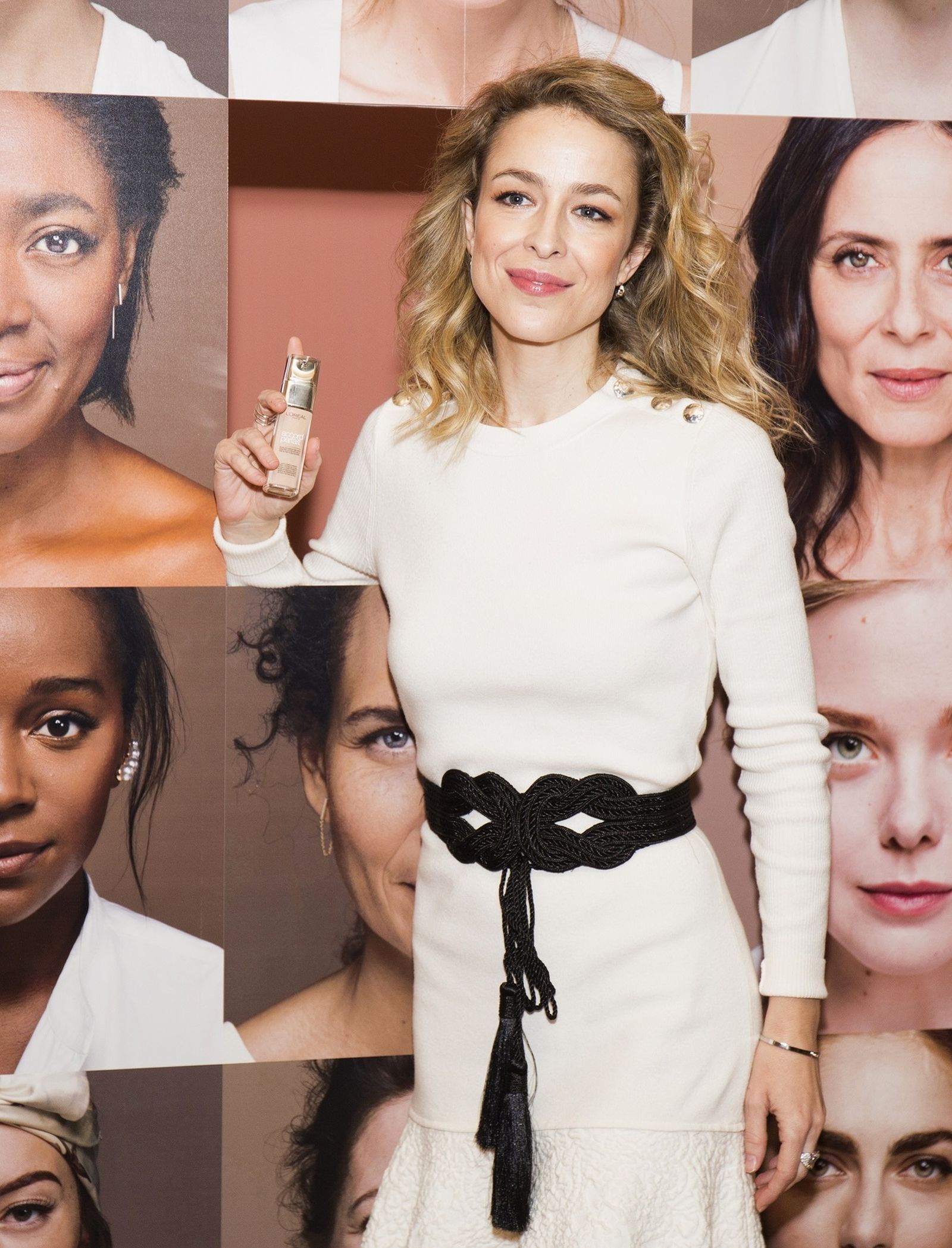 Silvia Abascal, con la nueva base de maquillaje de L'Oreal.