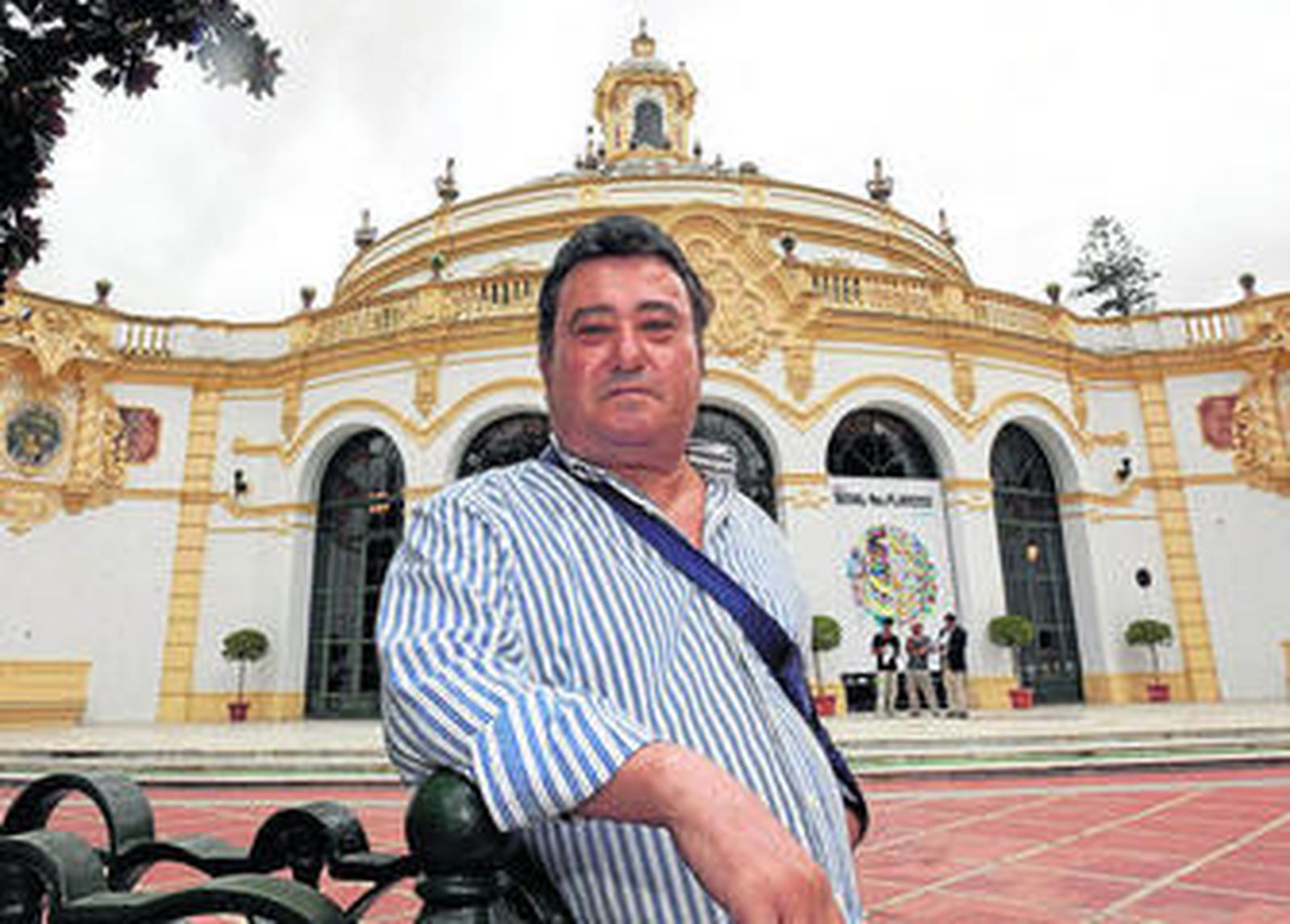 José Menese (Puebla de Cazalla, 1962), ayer a las puertas del Casino de la Exposición.