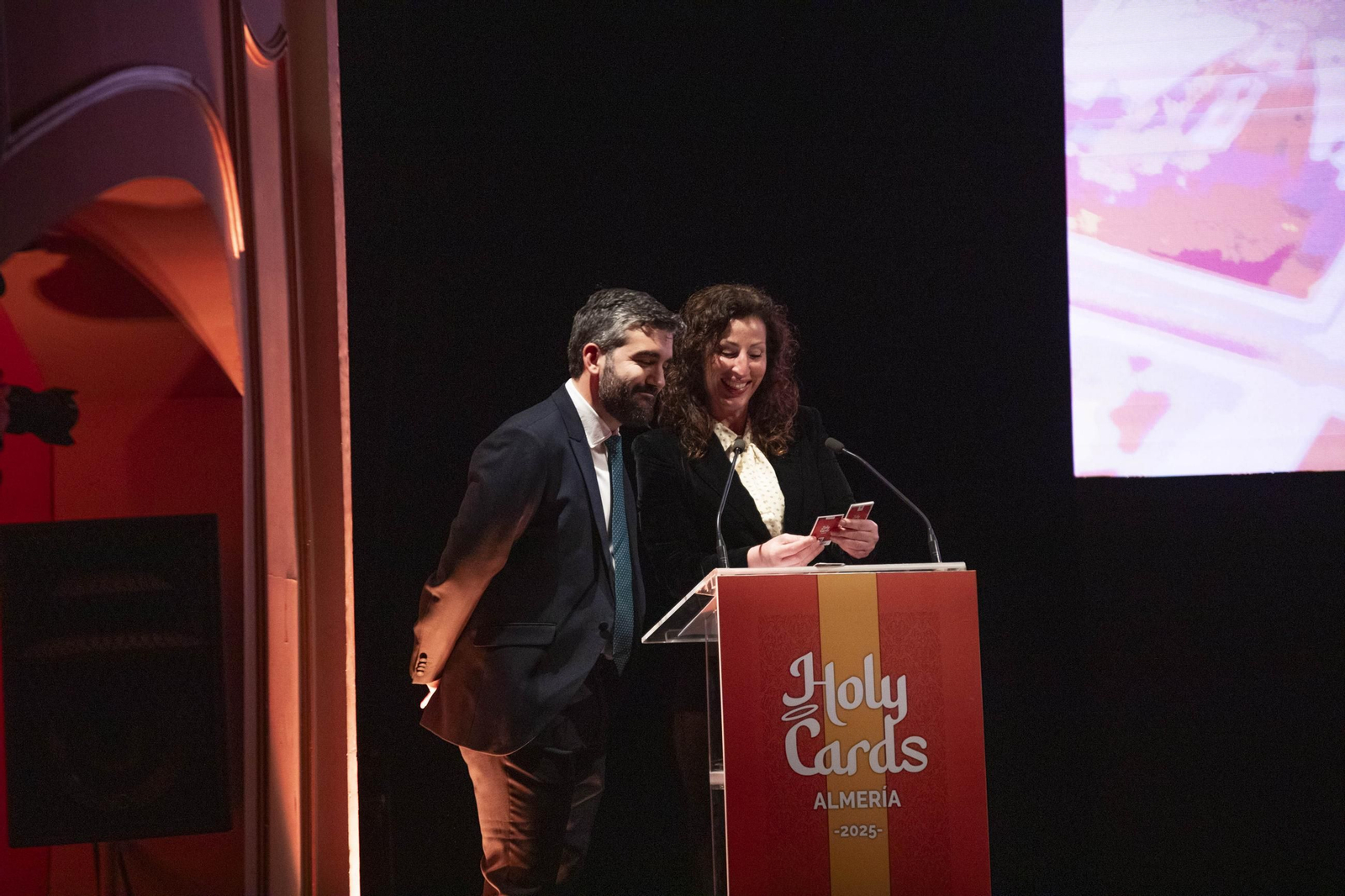 Imágenes de la presentación de las Holy Cards