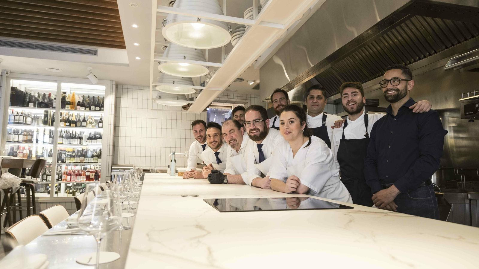 El equipo humano del restaurante-pescadería Cañabota.