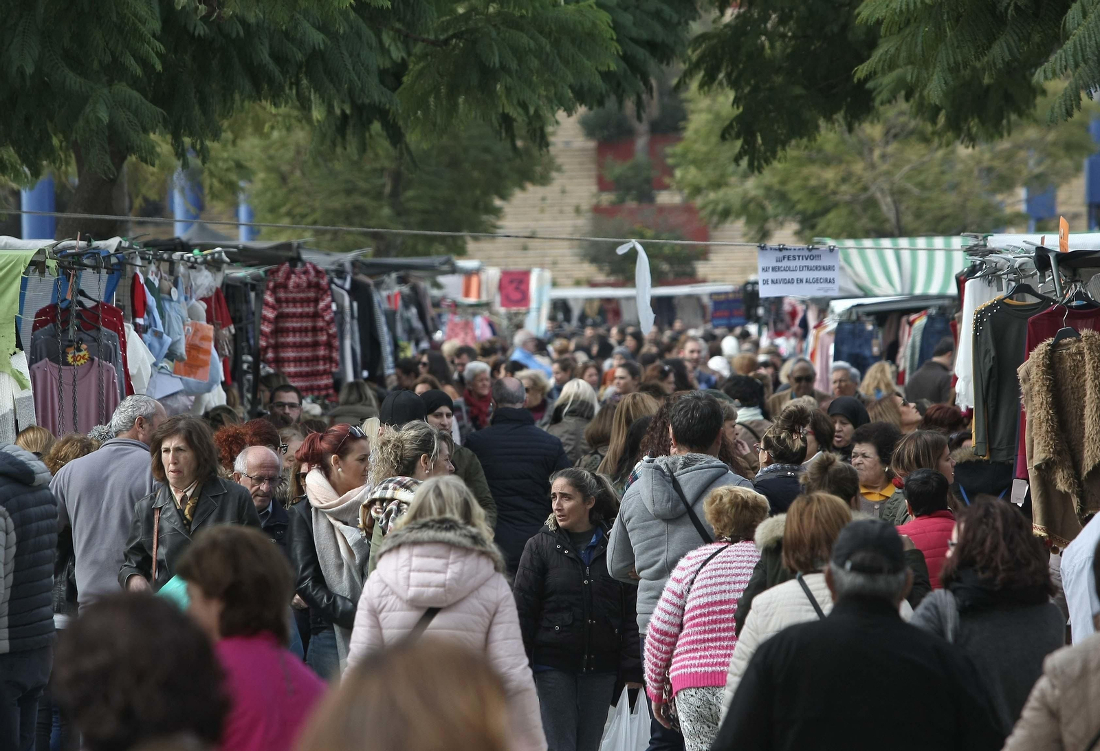Una imagen del mercadillo del Parque Feria en Algeciras.
