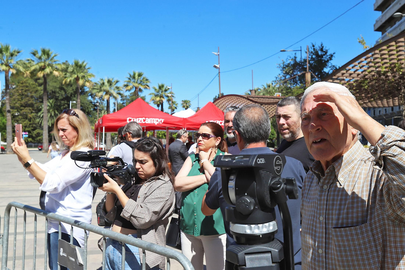 Imágenes del inicio del intento de conseguir el récord Guinnes de cortar jamón en Huelva