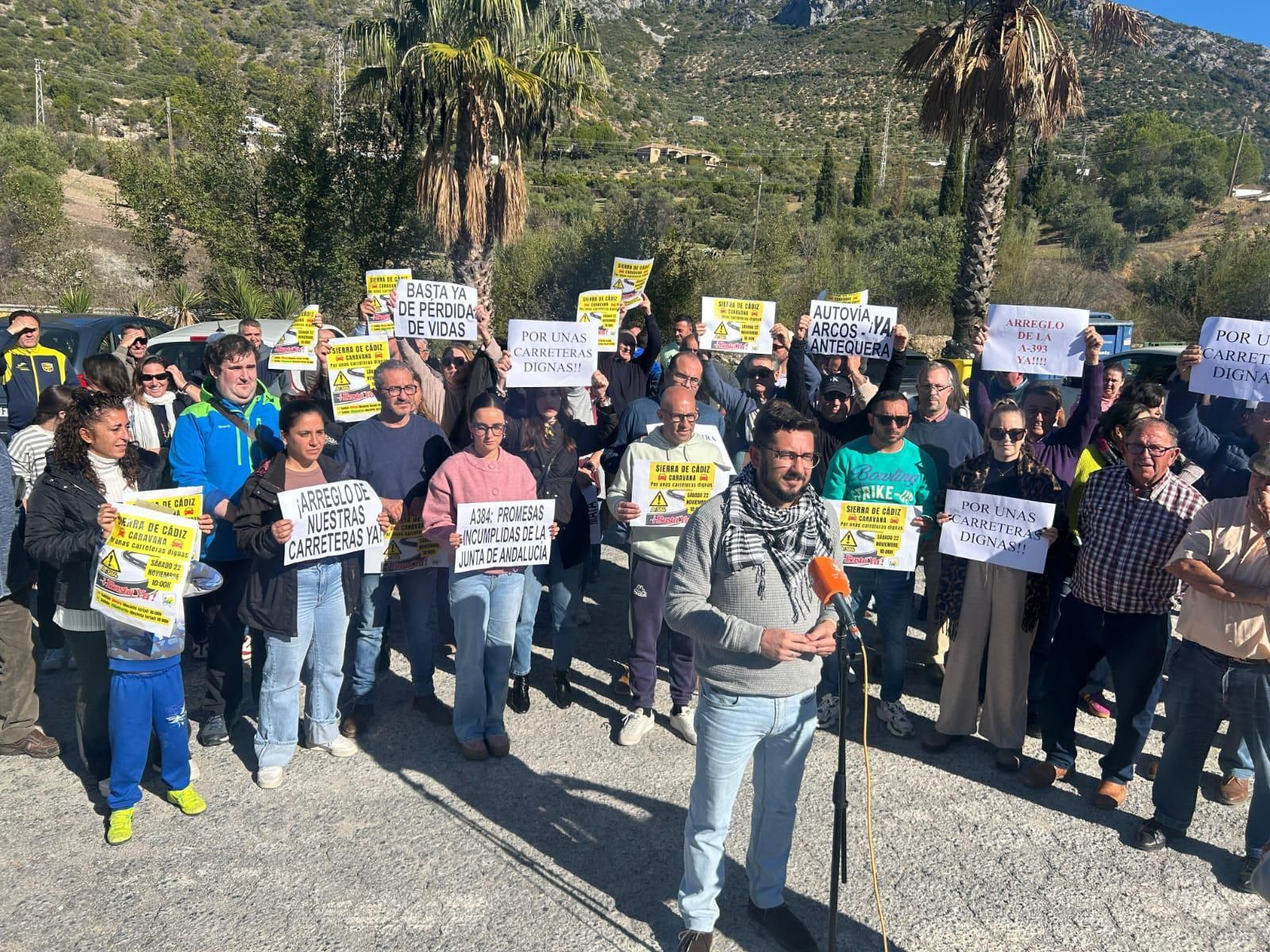 Un momento de la protesta en la Sierra de Cádiz.