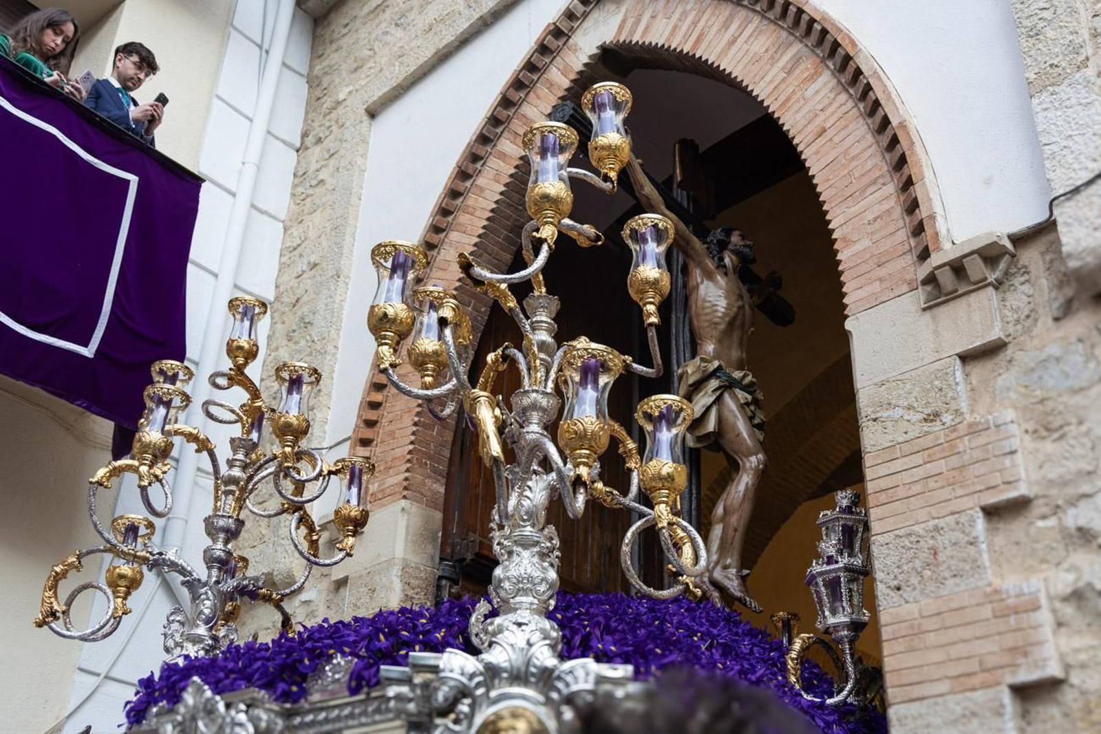 Las cofradías de la Vera Cruz, Expiración y Gran Poder lucen sus cortejos en la calle