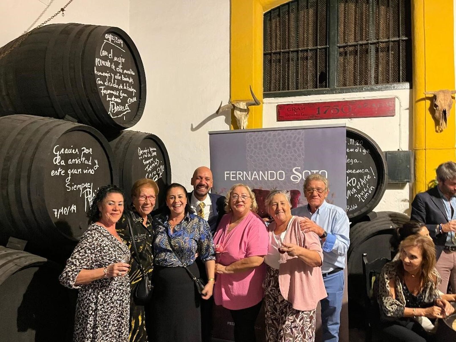 Paqui Montoya, Ramona Valencia, Luisa Montoya, Fernando Soto, Consuelo y Tere Rendón y Francisco Rebollo.