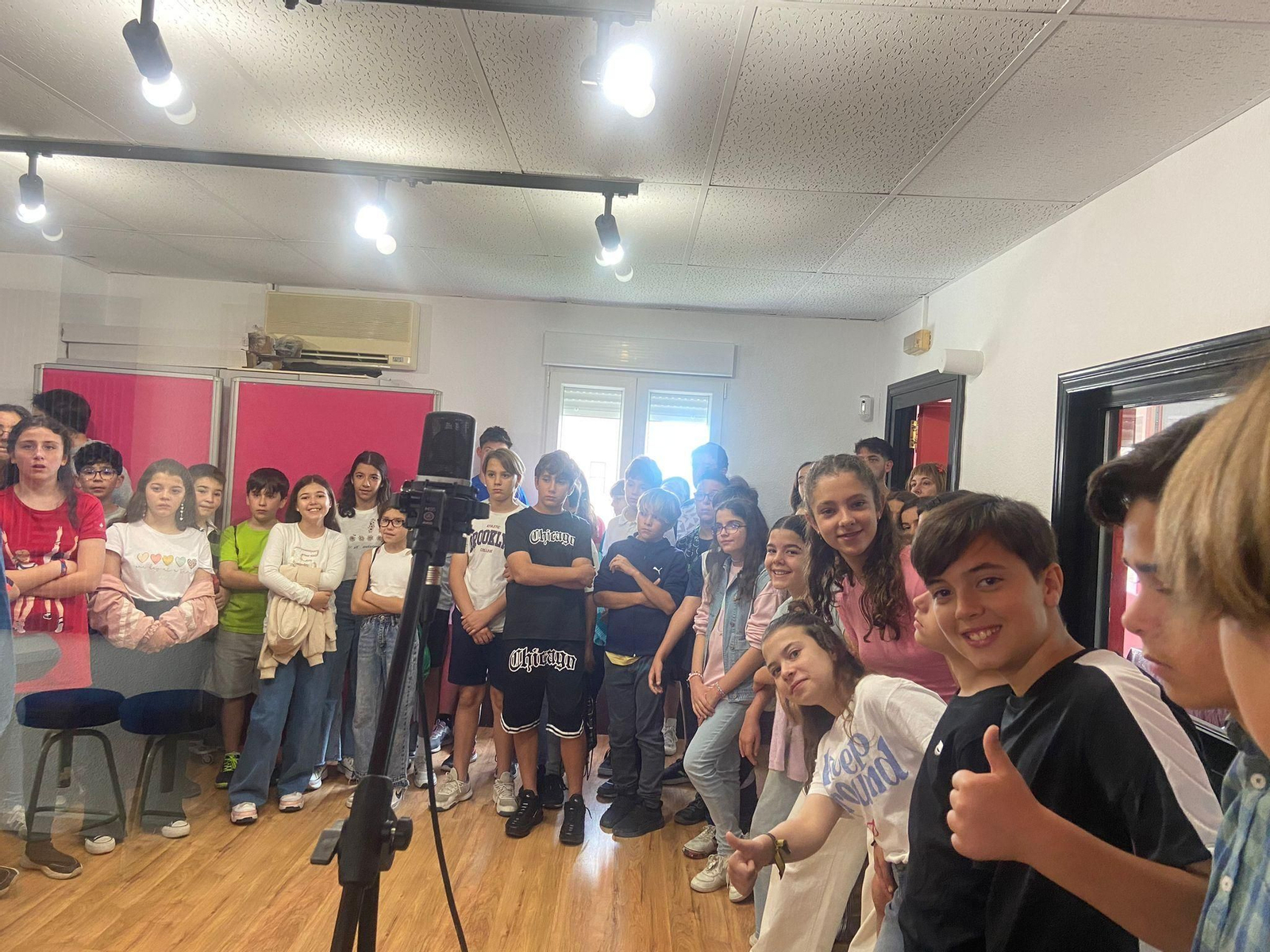 Los alumnos se divirtieron mientras aprendían sobre compositoras históricas. Los alumnos se divirtieron mientras aprendían sobre compositoras históricas.