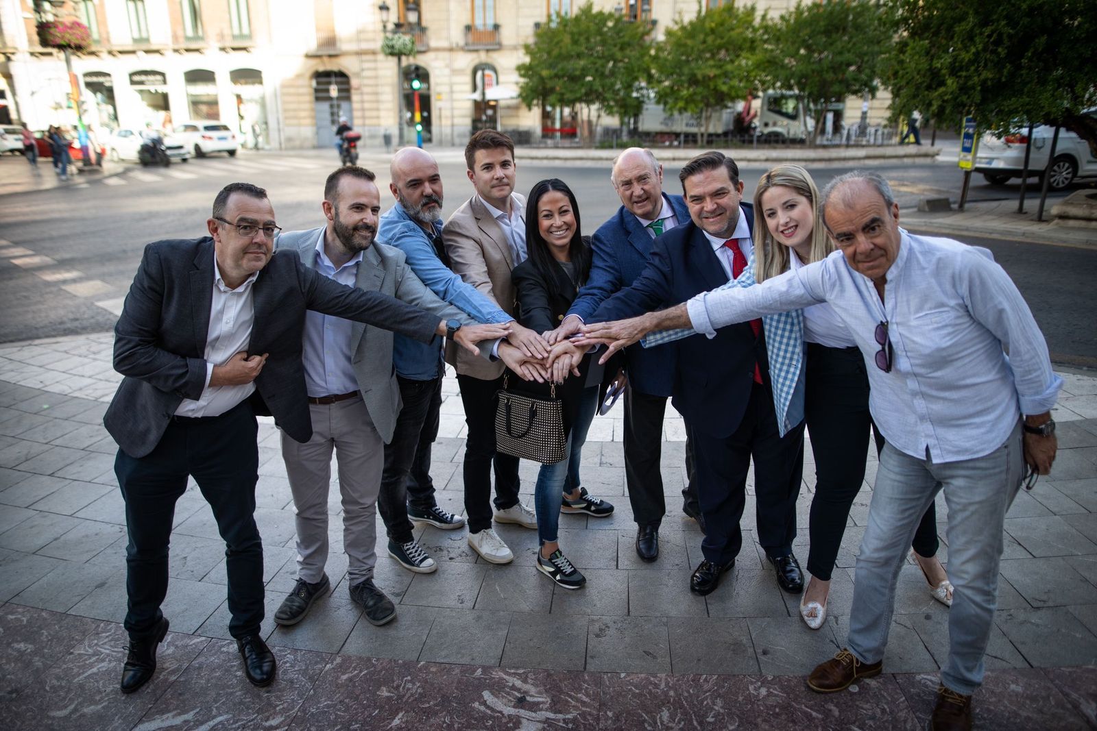 Imagen de los representantes de las organizaciones que firman el pacto por una marca Granada en consenso