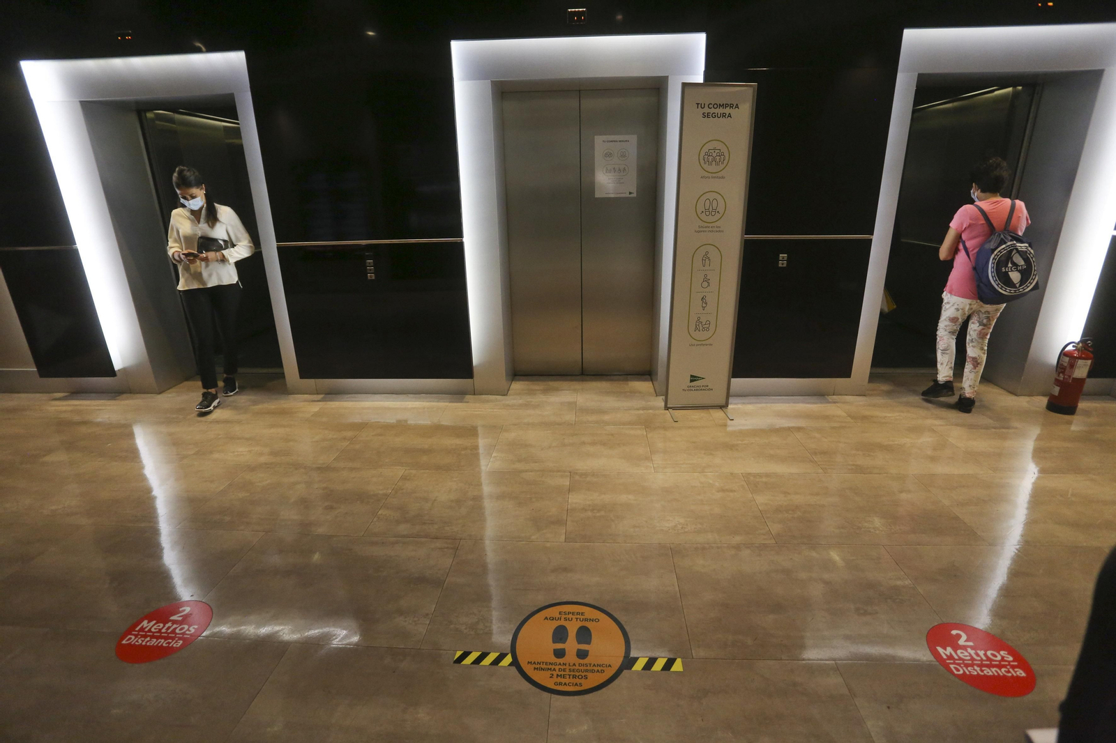 El Corte Inglés de Málaga se prepara para su apertura el lunes, en la fase 2 de la desescalada