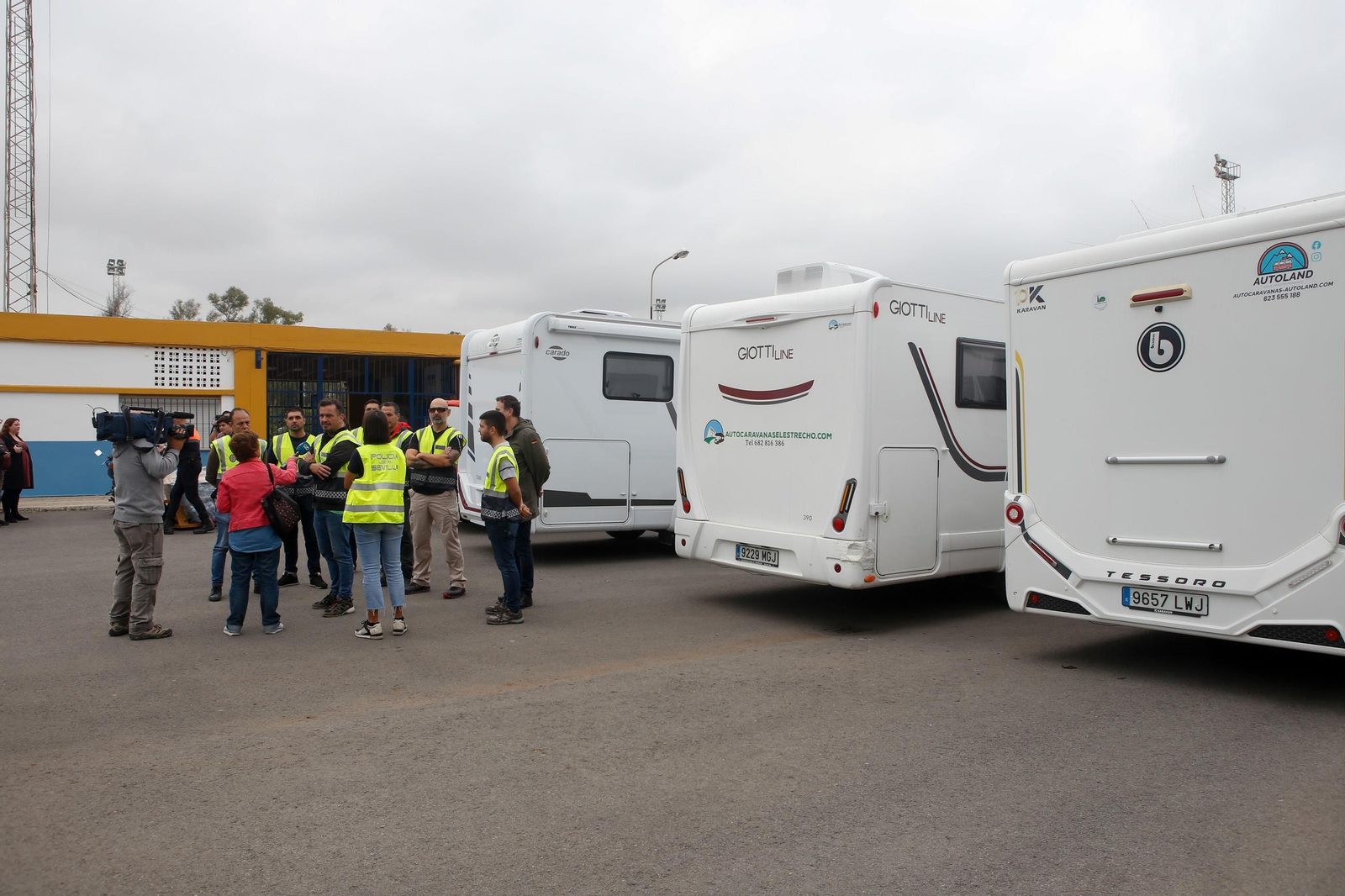 Fotos de la recogida de alimentos y enseres para ayudar a los afectados por la DANA en Valencia