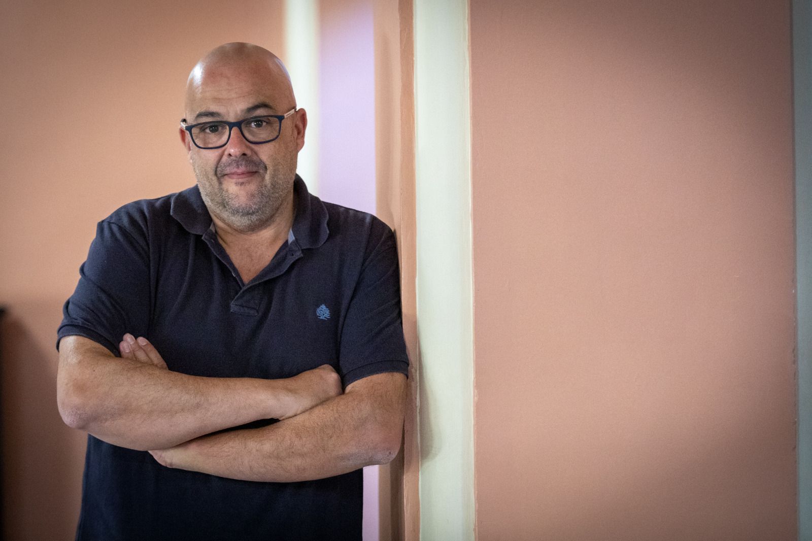 José Manuel Pedrosa en los pasillos del Gran Teatro Falla.