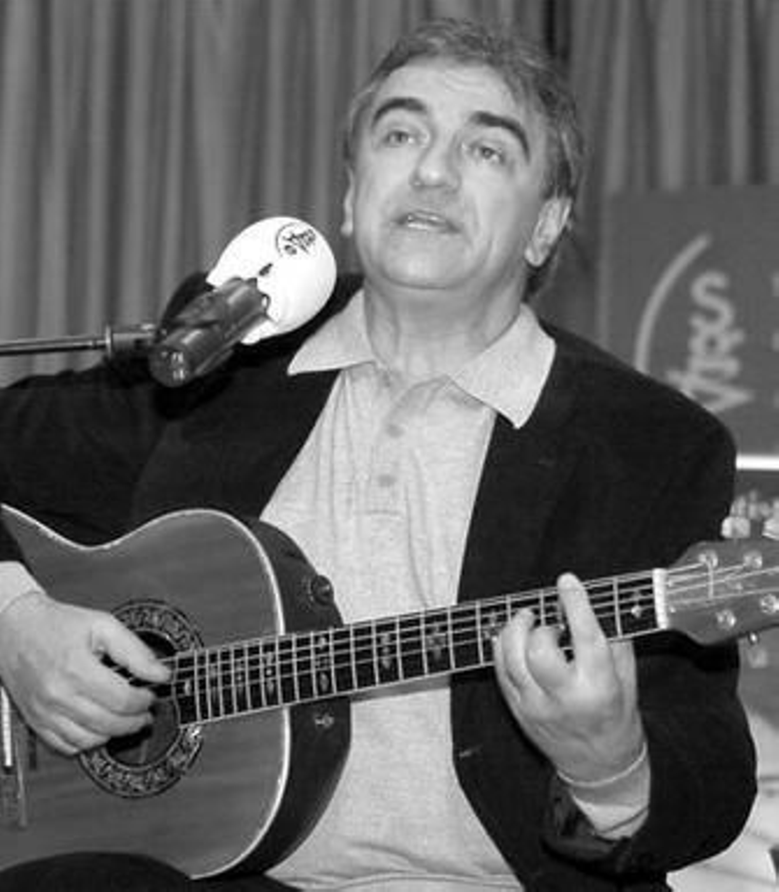 Imágenes retrospectivas de Joan Baptista Humet y Mikel Laboa.