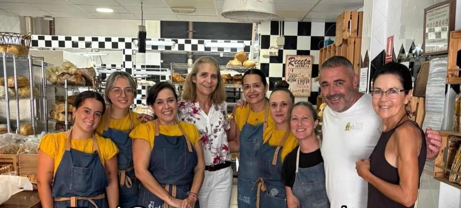 La infanta Elena de Borbón visita Horno Artesa, en Arcos de la Frontera